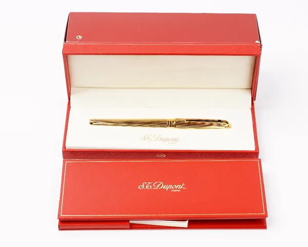 St Dupont, Paris, Olympio De Microns fountain pen, boxed with booklet, royal blue refills, guarantee card and outer box.