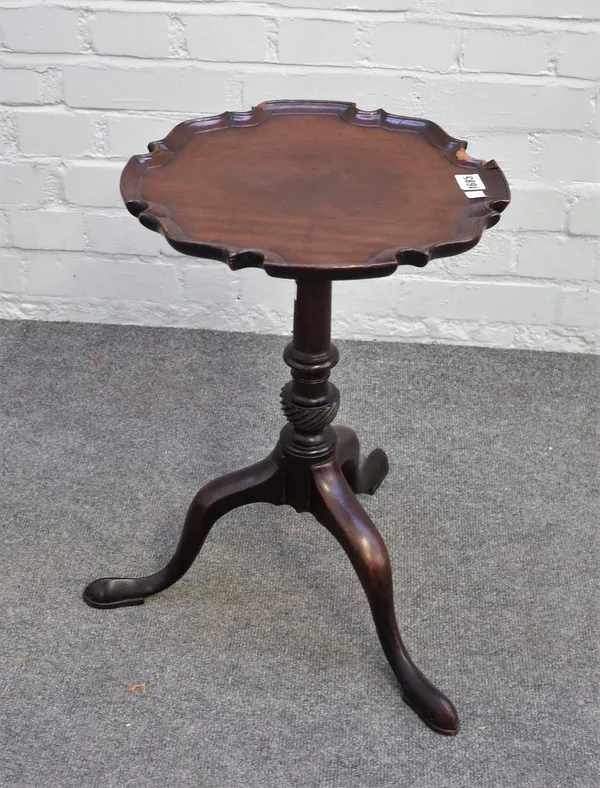 A small George III mahogany wine/kettle stand, the dished pie crust top on a tripod base, 33cm wide x 53cm high.