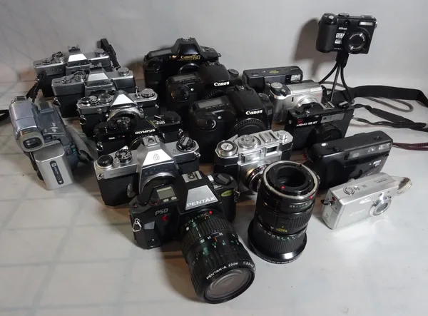 A quantity of mostly modern cameras, including Canon Pentax, Nikon and sundry (qty).