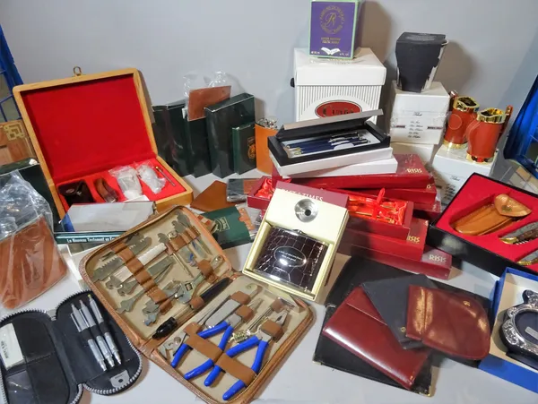 Luxury decorative items including a Habanos boxed ceramic humidor, leather wallets, cigar cutters and sundry (qty).