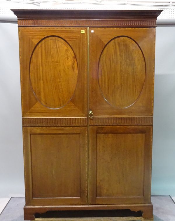 An Edwardian inlaid mahogany twin door wardrobe on bracket feet, 132cm wide x 195cm high.