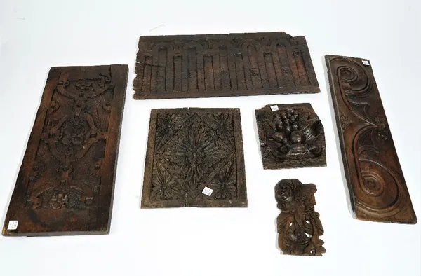 Six various 17th century carved oak fragments (6).