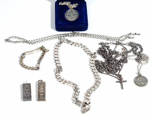 A group of silver jewellery, comprising; a faceted curb link neckchain, with a heart shaped padlock clasp, another faceted curb link neckchain, an ova