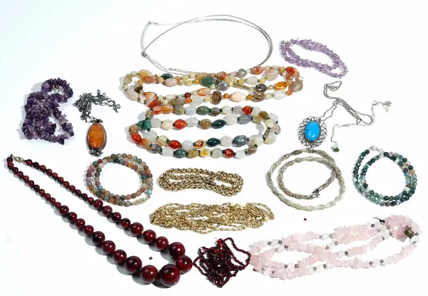 A single row necklace of varicoloured agate beads, seven further bead necklaces, two silver collar necklaces, three further plated necklaces, a recons