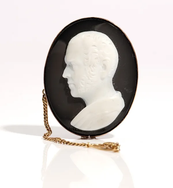 An oval carved agate cameo brooch, designed as the portrait of a gentleman, within an undecorated setting, fitted with a safety chain.