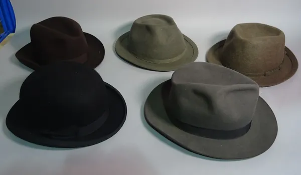 Five men's vintage hats including Lincoln Bennett & Co Ltd, Hill House and Austin Reed (5).