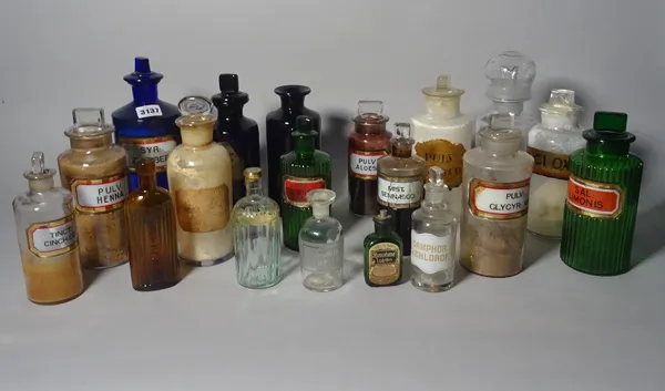 A large quantity of mostly 20th century glass apothecary jars, the largest 23cm high (qty).