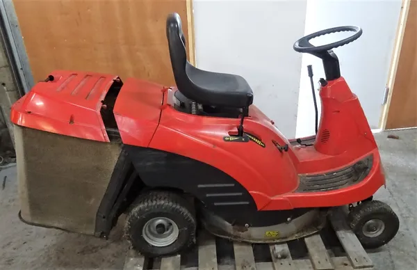 A 'Honda 1211 Hydrostatic' ride on mower.