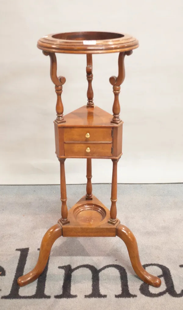 A George III style mahogany washstand on three downswept supports, 30cm diameter x 82cm high