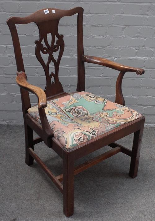 A George III mahogany open arm carver chair with pierced splat on block supports, 75cm wide x 101cm high.
