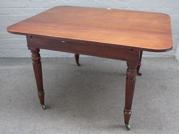 An early Victorian mahogany single leaf extending dining table, on reeded supports, 122cm wide x 64cm long x 94cm long extended.