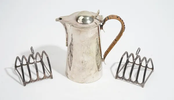 A pair of silver toastracks, each of five bar form, with a loop handle, London 1932, combined weight 172 gms and a plated hot water jug, having a rush