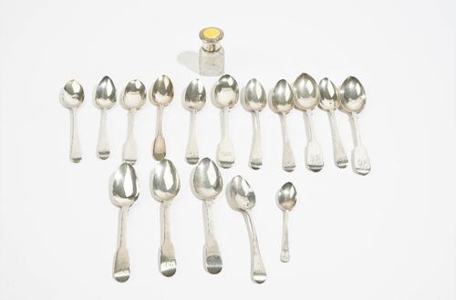 Sixteen silver teaspoons, mostly fiddle and Old English patterns, a silver topped glass smelling salts bottle and a set of six pairs of plated fish kn