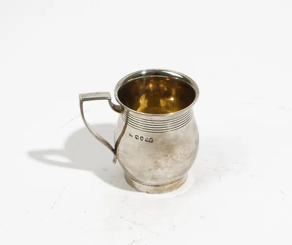 A Victorian silver christening  silver mug, of baluster form, decorated with a reeded band, initial engraved to the front, London 1876, height 7.5cm,