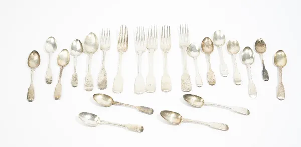 English silver fiddle pattern flatware, comprising: five table forks, fifteen teaspoons, a dessert spoon and a dessert fork, various dates, towns and