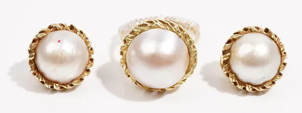 A mabé cultured pearl ring and earclip suite  Set in 14k yellow gold, gross weight 23.7gms (2)