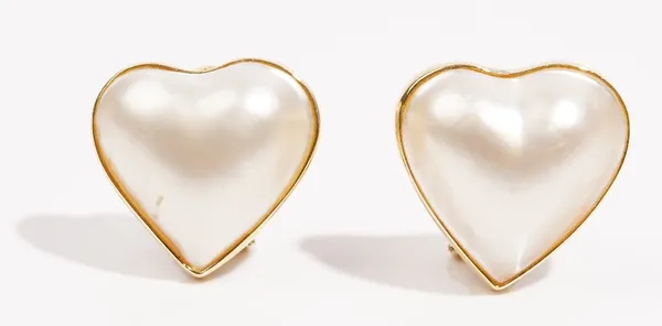 A pair of mabé cultured pearl earclips  Of heart shaped design, in a precious yellow metal  mounts, detailed 585 14.K.