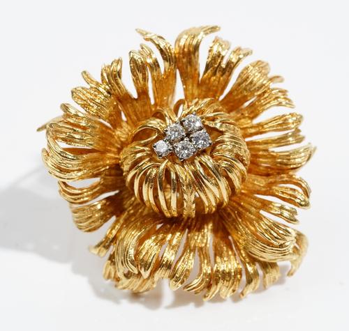 A diamond-set 18ct gold brooch by Grosse ofGermanyOf abstract flowerhead design, set to the centre with fivebrilliant-cut diamonds each approximately