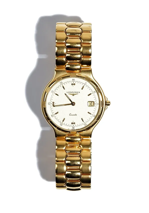 A Longines Quartz gilt metal fronted and steel backed gentleman's bracelet wristwatch, with a signed matte gilt dial, having a date of the month apert