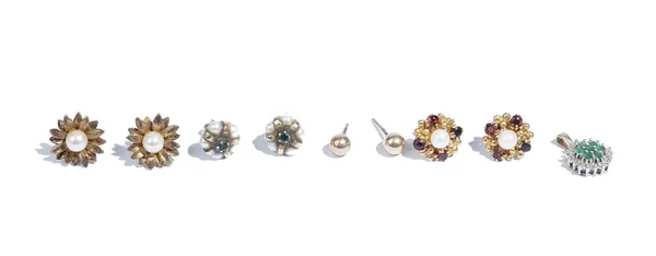 A 9ct gold, emerald and diamond cluster pendant, a pair of 9ct gold, garnet and cultured pearl earstuds, a pair of 9ct gold and cultured pearl earstud