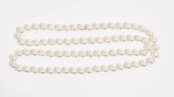 A single row necklace of cultured pearls (no clasp), length approximately 72cm, gross weight 63.5 gms.