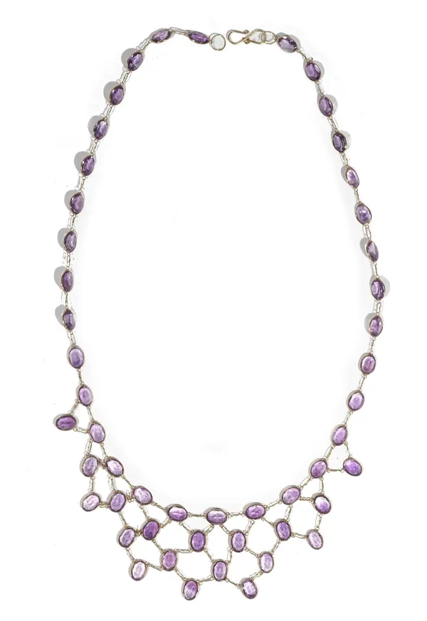 A precious yellow metal amethyst set necklace, of fringe design, spectacle set throughout with oval-amethysts, 8gms.