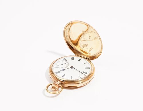 A 9ct gold cased, keyless wind, hunting cased gentleman's pocket watch, the gilt lever movement detailed Warranted English 154532, 9ct gold inner case