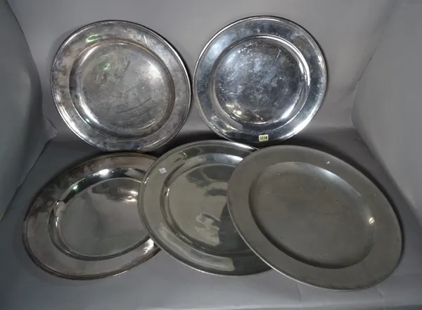 A group of five early 20th century pewter plates, 47 diam, (5).