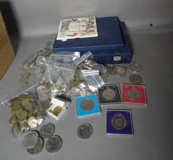 A quantity of mostly 20th century commemorative coins (qty).