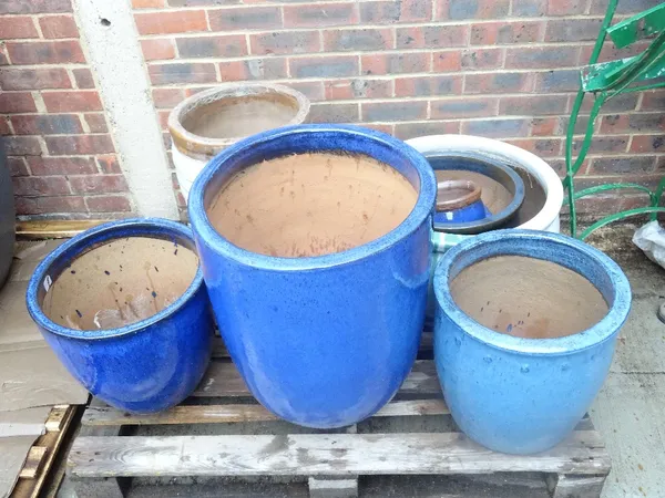 A group of eight modern garden pots, the largest 48cm diameter x 57cm high.