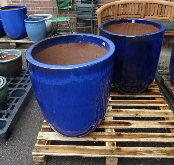 A pair of large modern garden pots, 60cm diameter x 68cm high.