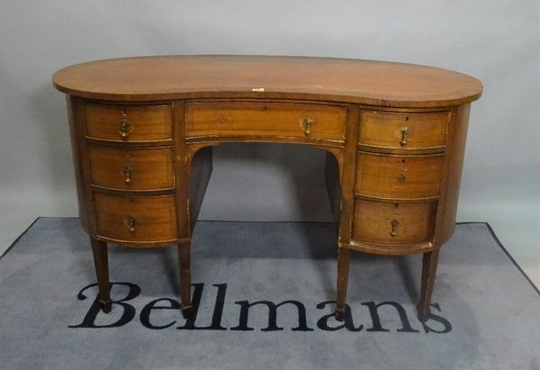 A late Victorian mahogany kidney shaped writing desk, with seven drawers about the knee on tapering square supports, 136cm wide x 78cm high.