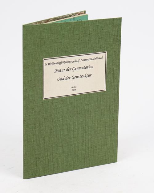 TIMOFEEFF-RESSOVSKY, Nikolay Vladimirovich (1900-81), Karl Günter ZIMMER (1911-88) & Max Ludwig Henning DELBRUCK (1906-81).   Uber die Natur der Genmu