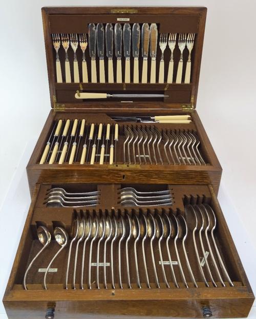 A silver plated Old English pattern canteen of table flatware, comprising; eight dessert spoons, eight soup spoons, four tablespoons, eight...