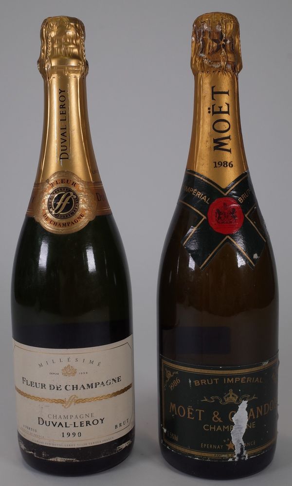 One bottle of 1986 Moet and Chandon Champagne and a bottle of 1990 Duval-Leroy Champagne (2).