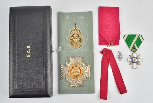 A Knight Commander of The Order of The Bath silver gilt neckbadge, London 1977 and a red enamelled breast star Civil Issue with ribbons, instructions...