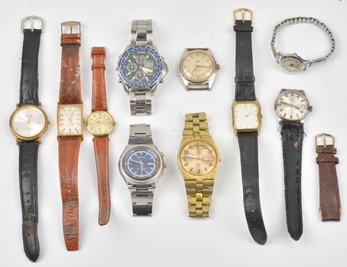 A Seiko Bell-Matic steel gentleman's bracelet wristwatch, the signed blue dial with inner baton hour numerals and with outer Arabic numerals, date...