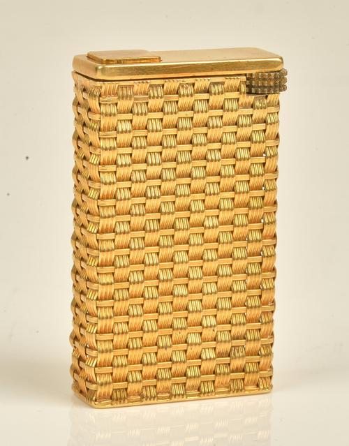 A gold, rectangular cased gas lighter, the case exterior with simulated basket woven decoration, detailed 750, height 5.7cm, gross weight 50.8gms.