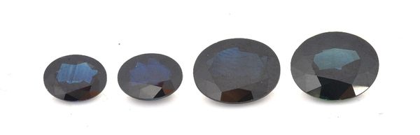 Four unmounted oval cut loose sapphires, (4).