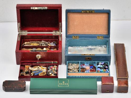 Two jewellery boxes containing costume jewellery, loose gemstones and pastes, watch movements, coins, buttons, a wristwatch, various bijouterie and...