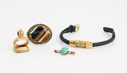 An Ernest Borel gold rectangular cased lady's wrist watch, with a signed jewelled movement, detailed within the signed cased back 18K 0750 (the dial...