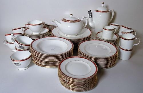 Wedgwood, a modern dinner service with gilt rim decoration and a Wedgwood Colorado part tea service, (qty).
