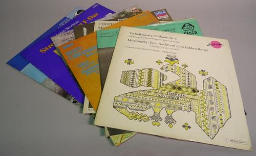 A large quantity of records, (qty).