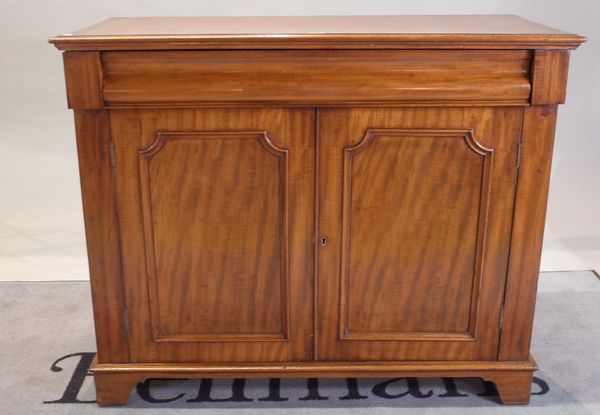 A Victorian mahogany chiffonier, the single frieze drawers over moulded panel doors, 107cm wide x 98cm high.