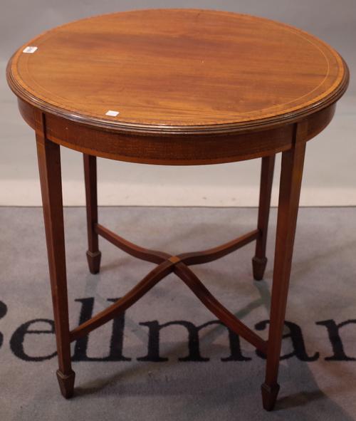 An Edwardian mahogany and satinwood banded circular centre table on tapering square supports, 67cm diameter x 72cm high.