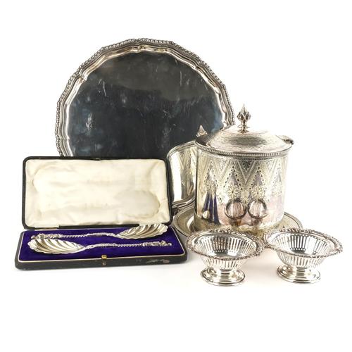 A PAIR OF VICTORIAN SILVER SERVING SPOONS AND FIVE PLATED ITEMS (6)