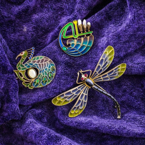 THREE PLIQUE A JOUR ENAMEL BROOCHES (3)