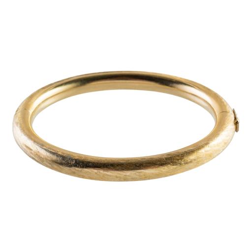 A GOLD HINGED BANGLE