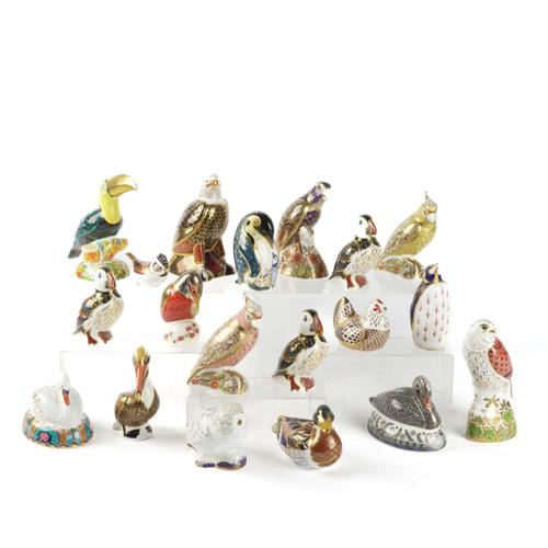 NINETEEN ROYAL CROWN DERBY IMARI PAPERWEIGHTS INCLUDING A PLATINUM BLACK SWAN (19)