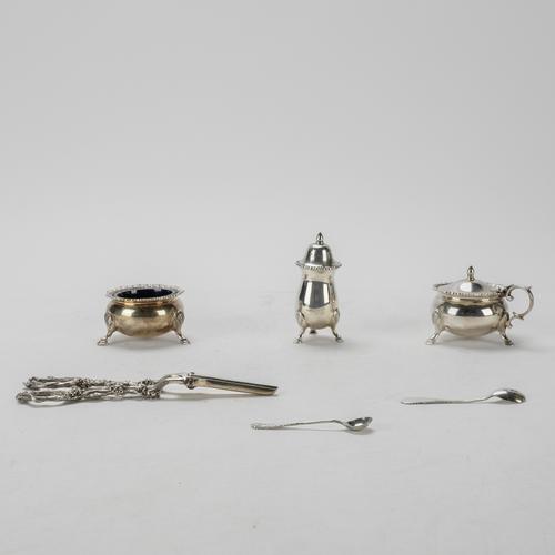 A GROUP OF SILVER (6)